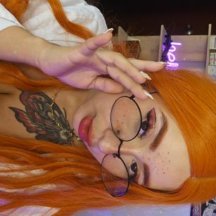 Model - coraline natural