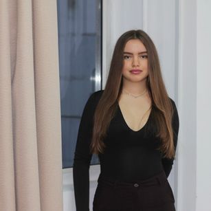 Model - MiaOliver legs