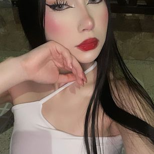 Model - BellaDalthon sexchat