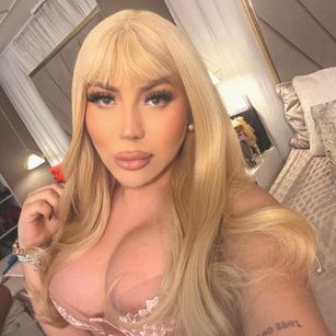 Model - Kendal Rossie ANAL