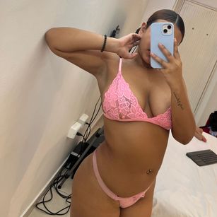 Model - GabyMoreau anal