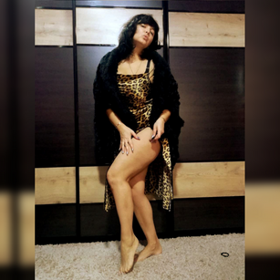 Model - Luna beautiful