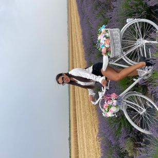 Model - Lindsaydeee bigboobs