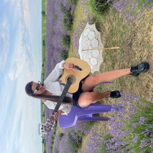 Model - Lindsaydeee hotbody