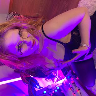 Model - Sofie pinknipples