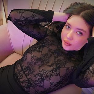 Model - LuluDiamond bigass