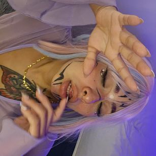 Model - coraline natural