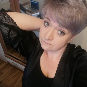 Model - Liza Gold milf