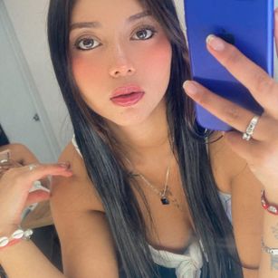 Model - EvaniaBlu longlegs