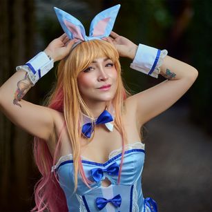 Model - Lilith Asmodeos gape