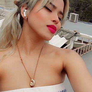 Model - Giorgina Gold anal