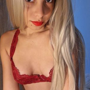 Model - Molly Sweet tits