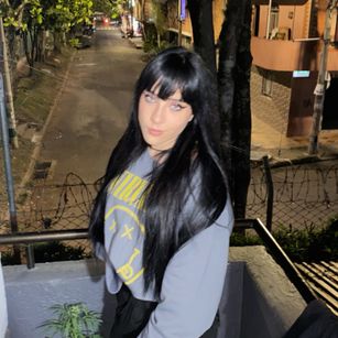 Model - Ludovica young