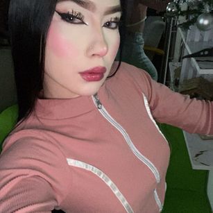 Model - BellaDalthon webcam