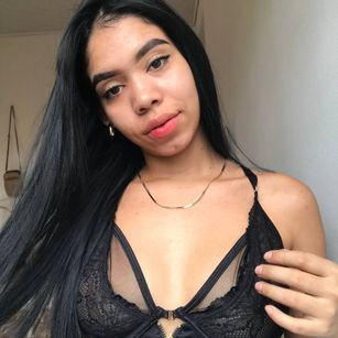 Model - Ema Garces anal