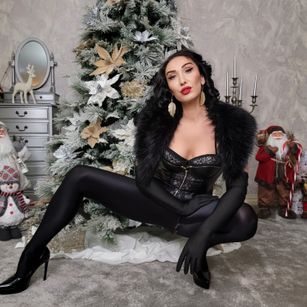 Model - Dora dominatrix