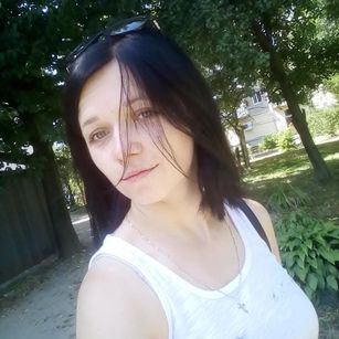 Model - Vitalina282128 feet