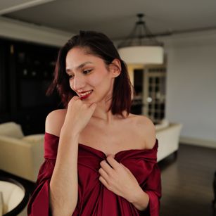 Model - Roxalana feet