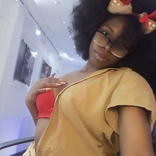 Model - NalaRoux pussy