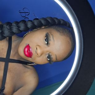 Model - Akelia-Too-Nasty Petite