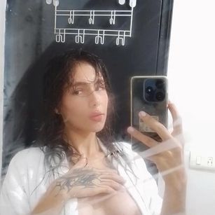 Model - NathalyJohns humillation