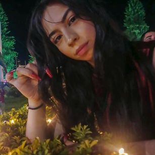 Model - KatherinJohns BIGTITS