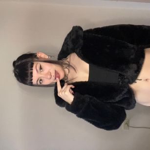 Model - Grekita Eleven latina