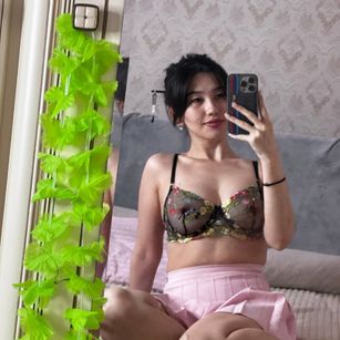 Model - Iris_on_cam asian