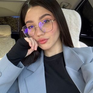 Model - Iris_on_cam bigboobs