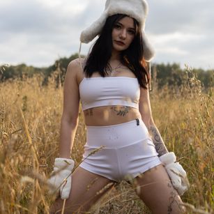 Model - Monica dirty