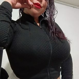 Model - zully jones dp