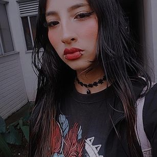 Model - Samara Saenz feet