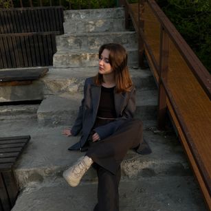 Model - Emilia skinny