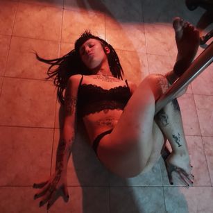 Model - Kimi  femdom