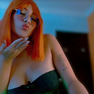 Model - Dulce27 feet