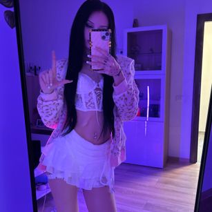 Model - MoonlightQueen findom