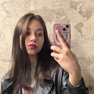 Model - Allice horny