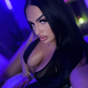 Model - Roberta Lopez bigboobs