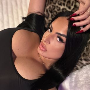 Model - Roberta Lopez roleplay