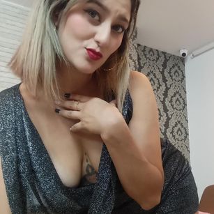 Model - JulietaWales milf