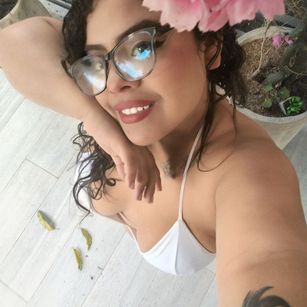 Model - Destinysiins bigtits