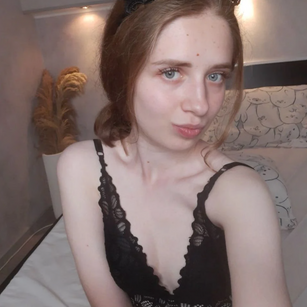 Model - Camilla skinny