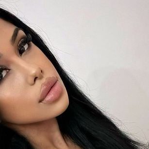 Model - VivienneLoxley petitte