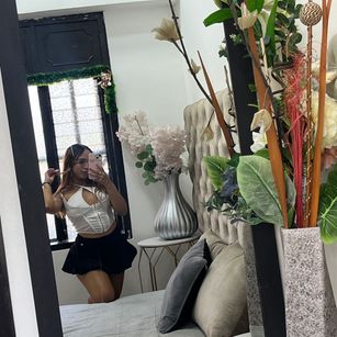 Model - MelanieRoah petite