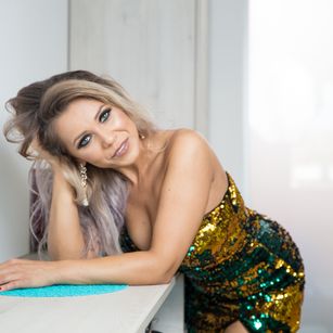 Model - ShadiaGrey mistress