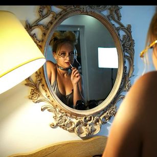 Model - leylabang dominate