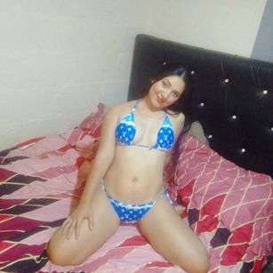 Model - Estefy Victoria feet