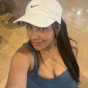 Model - Sienna Bell dildo