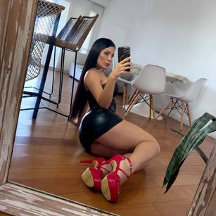 Model - Diosa dorada findom