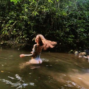 Model - VicktoriaLou cuckold